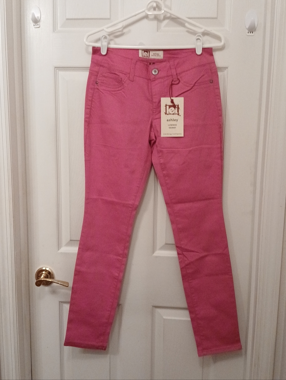 l.e.i. Ashley Low Rise Skinny Jeans Women's Junior Size 7 NWT Hot Pink Colorful